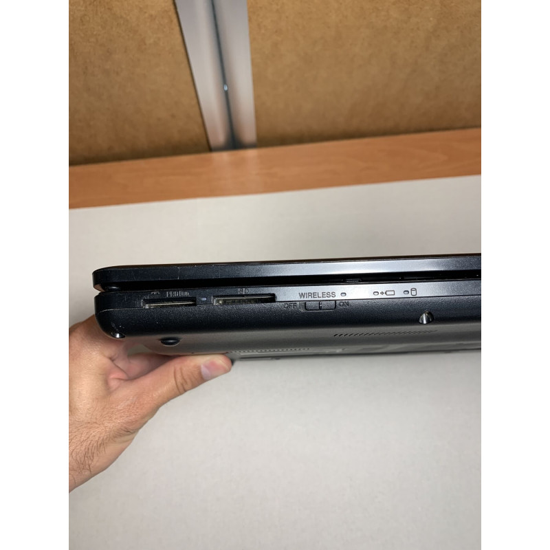 Ноутбук Sony VPCEE3WFX / 15.6" TN / HD 1366*768 / AMD Athlon II P340 Dual Core 2 ядра / DDR3 4Gb / HDD 500Gb / AMD Radeon HD 4200 / Wi-Fi / Card-reader / Web-cam, Нет, Sony, 15.6", AMD, Интегрированная