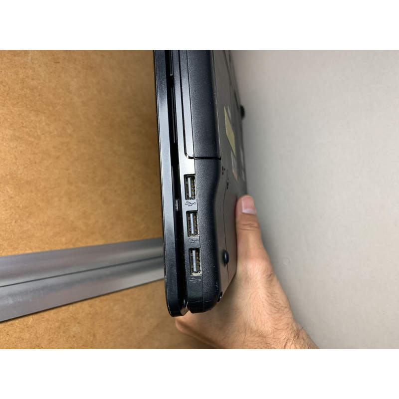 Ноутбук Sony VPCEE3WFX / 15.6" TN / HD 1366*768 / AMD Athlon II P340 Dual Core 2 ядра / DDR3 4Gb / HDD 500Gb / AMD Radeon HD 4200 / Wi-Fi / Card-reader / Web-cam, Нет, Sony, 15.6", AMD, Интегрированная